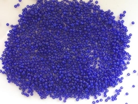 0689- 20 gram rocailles 2.2mm donker blauw half/transparant OPRUIMING
