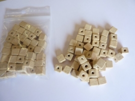 6522/500.P- 50 stuks vierkanten houten kralen van 8x8mm naturel - extra lage prijs!