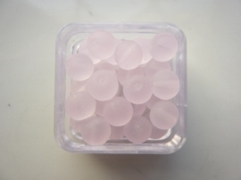 1575- 25 stuks frosted glaskralen van 6mm roze