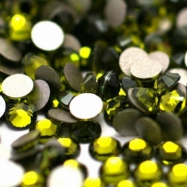 000558- ruim 100 kristalsteentjes SS10 2.8mm olivine - SUPERLAGE PRIJS!