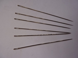 CH.012- 5 stuks dikke rijgnaalden van 9cm lang en 1.2mm dik