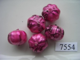 7554- 14x17mm cerise/zwarte kunststofkraal