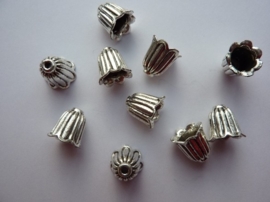 CH.864.10- 10 stuks zwaar metalen kralen / kralenkapjes tulp 10mm antiek zilver