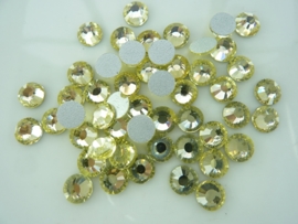 000541- ruim 50 kristalsteentjes SS30 6.4mm jonquil/geel - SUPERLAGE PRIJS!