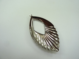 000160- metalen hanger van 60x33mm OPRUIMING