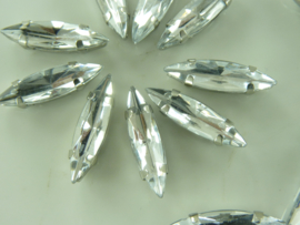 CH.011- 20 stuks kunststof rijgstrass / naaistrass 15x4mm lang ovaal zilverkleur