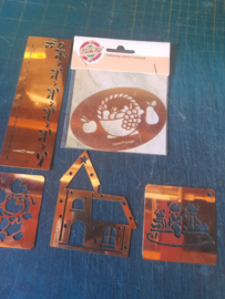 2432- 5 stuks embossing stencils mix OPRUIMING