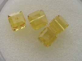 109316/0190- 4 x swarovski cube 6x6mm light topaz