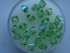 109106/1130- 25 x swarovski 6mm peridot green  met AB coating