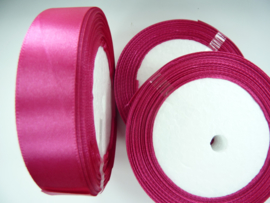 rol met 22.86 meter fuchsia satijnlint van 20mm breed - SUPERLAGE PRIJS!