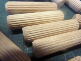 SLK.120  - 10 stuks deuvels 12 x 50 mm. - OPRUIMING