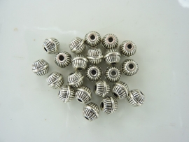 CH.154- 20 stuks zwaar metalen kralen 6x7mm