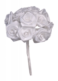 6559 901- rozenbundel wit bruidsdecoratie van 10cm - elk roosje is 2cm doorsnee