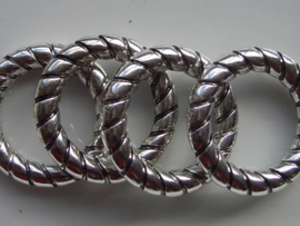 4AG20- licht metalen zilverplated ring 35x6mm