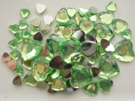 2282 0245- 80 x kunststof strass stenen assortiment hartjes van 8 tot 18mm lang licht groen