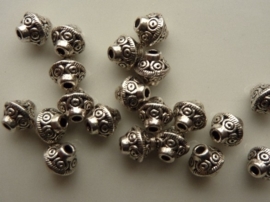 CH.1152- 20 stuks zwaar metalen kralen 7x6.5mm antiek zilver