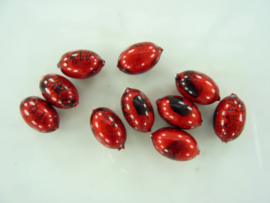 00609- 10 stuks kunststof kralen van 13x8mm rood gemarmerd OPRUIMING