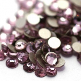 000556- ruim 100 kristalsteentjes SS10 2.8mm light amethyst - SUPERLAGE PRIJS!