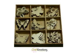 CE811500/0101- 45 stuks houten ornamentjes in een doosje vlinders 10.5x10.5cm