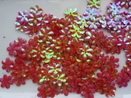 118372/431- 10gram (ca. 160 stuks) pailletten bloemetjes 15mm rood met AB coating
