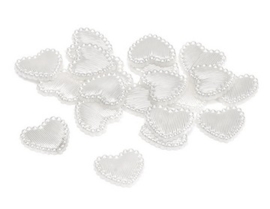 8022 026- 48 stuks hartjes decoratie wit met parelrand 1.2cm