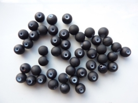 563- ca. 50 stuks ronde glaskralen van 6mm mat zwart rubberrized