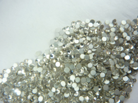 000653- 1440 kristalsteentjes SS6 2mm crystal zilver - SUPERLAGE PRIJS!