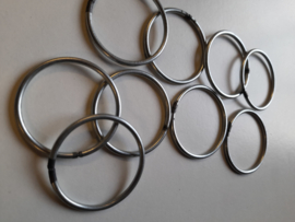 821200CH/0045 - Metalen ring van 4,5 cm. doorsnee