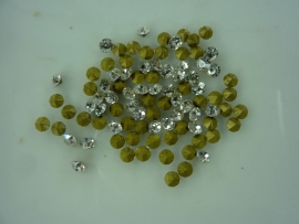 00565- 50 x strass steentjes met punt achterkant SS14-3.5mm zilver