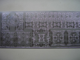 473- brede rand ornament en hoekjes zilver