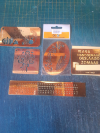 2429- 5 stuks embossing stencils mix OPRUIMING