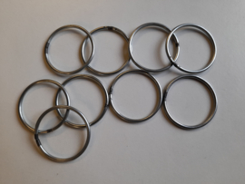 821200CH/0045 - Metalen ring van 4,5 cm. doorsnee