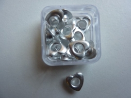 15 stuks hartjes van 10mm eyelets zilver