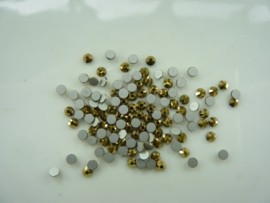 000613- ruim 100 kristalsteentjes SS10 2.8mm arum gold - SUPERLAGE PRIJS!
