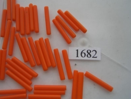 1682- 22mm glazen stiftjes oranje opak 15 gr