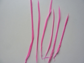 AM.305- 6 x biots veren van 15 tot 20cm lang en 0.5 tot 0.8cm breed  donker roze  AANBIEDING!