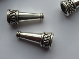 CH.2951- 4 stuks zwaar metalen kapjes / tussenstukken / eindkapjes 22x8mm