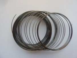 Memory wire voor spiraalarmband doorsnee 5.5cm ca. 40 wikkels antraciet