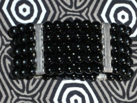 5 rijige armband met zwarte parels