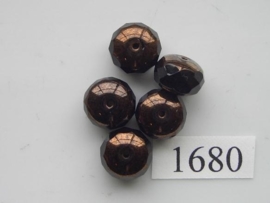 1680- 4 stuks geslepen glaskralen zwart met bronscoating
