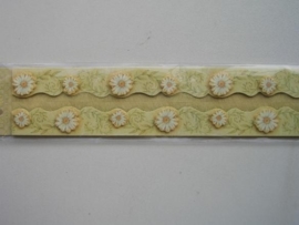 5377- K&Co 3D versierstrips daisy`s 2 strips van 2.5x30cm OPRUIMING