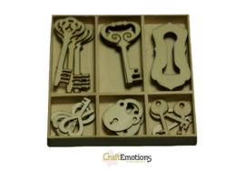 CE811500/0211- 30 stuks houten ornamentjes in een doosje sleutels 10.5x10.5cm