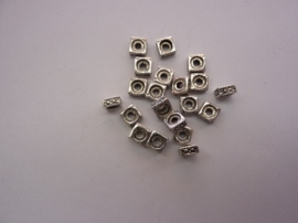 CH.536.20- 20 stuks zwaar metalen kralen spacers 4.5x4.5x2mm staalkleur