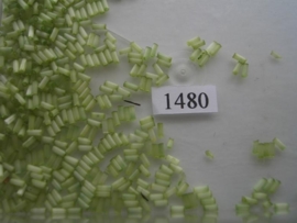 1480- 4.7mm glazen stiftjes satijn licht groen 15gr