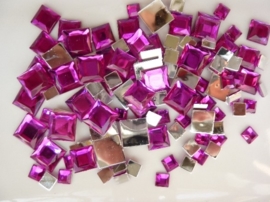 2282 029- 110 x kunststof strass stenen assortiment vierkanten van 6/10/12mm fuchsia