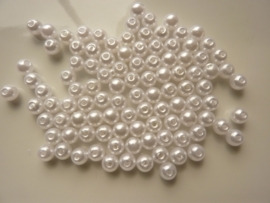 2140- ruim 100 stuks kunststof parels van 6mm wit - SUPERLAGE PRIJS!