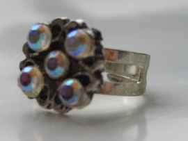 ring met metalen ornament