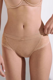 Evelyn slip in sweet almond