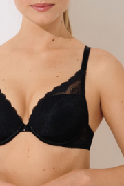 Evelyn pushup bh in zwart 75D en 80D of rood 80A