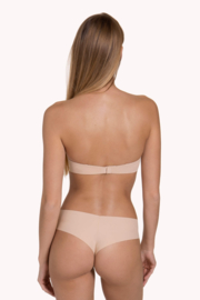 Bella string in huid XL of offwhite M of L
